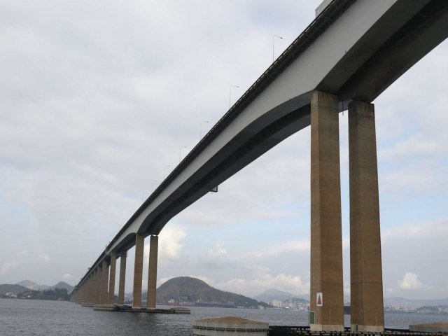 Aps coliso de navio, ponte Rio-Niteri  totalmente liberada