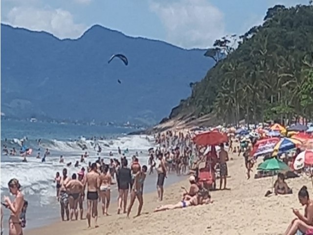 Turista sofre queda em trilha de Ubatuba e  socorrido pelo helicptero guia