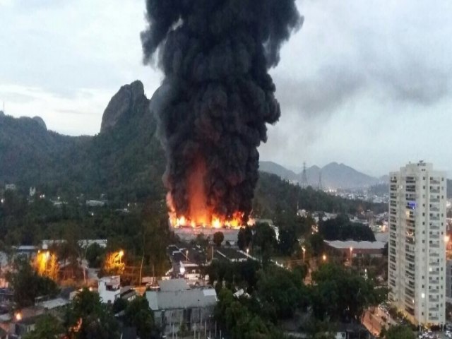 Incndio atinge o Projac, estdio da TV Globo, no Rio de Janeiro