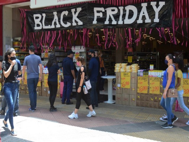 SJC: Procon fiscaliza lojistas e orienta consumidores na Black Friday