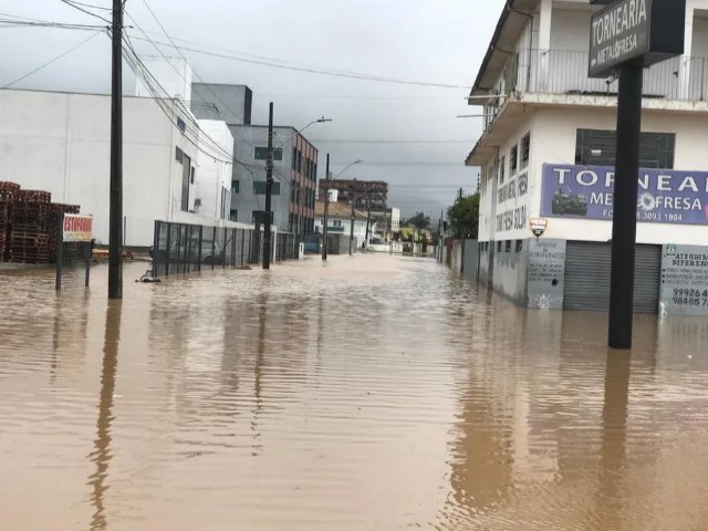 Sobe para sete o nmero de mortos aps chuvas em SC