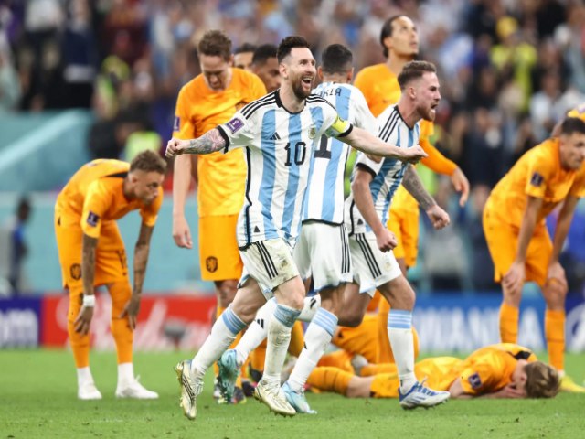 Argentina sofre de novo, mas se garante nas semifinais da Copa do Mundo