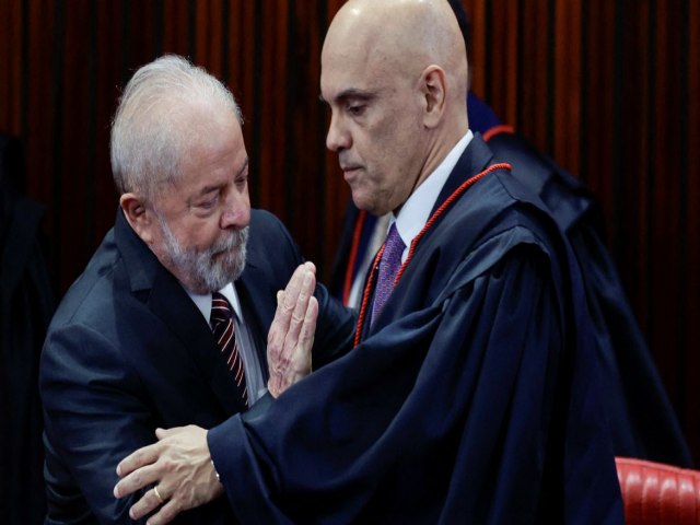 Lula e Alckmin so diplomados no TSE