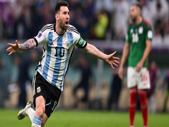 Messi celebra vitria sobre a Crocia e Argentina na final da Copa