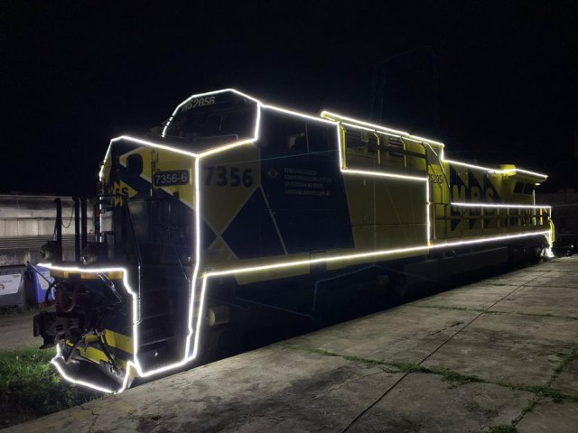 Trem iluminado da MRS far parada no Natal Encantado de Pindamonhangaba