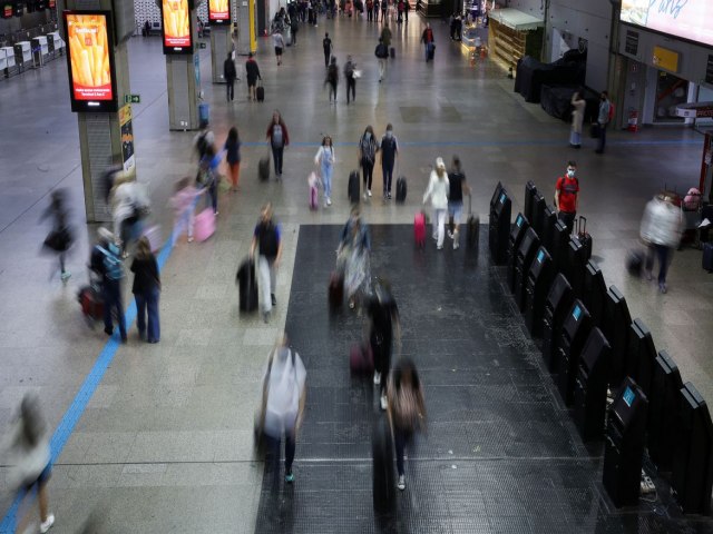 Greve da aviao deixa 113 voos atrasados nos aeroportos de So Paulo