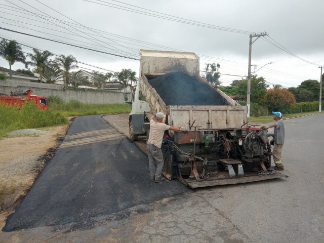 Avenida dos Pessegueiros, em Pinda, recebe pavimentao asfltica