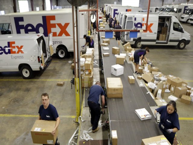 Multinacional de entregas FedEx abre mais de 70 vagas de emprego presencial e Home office no Brasil