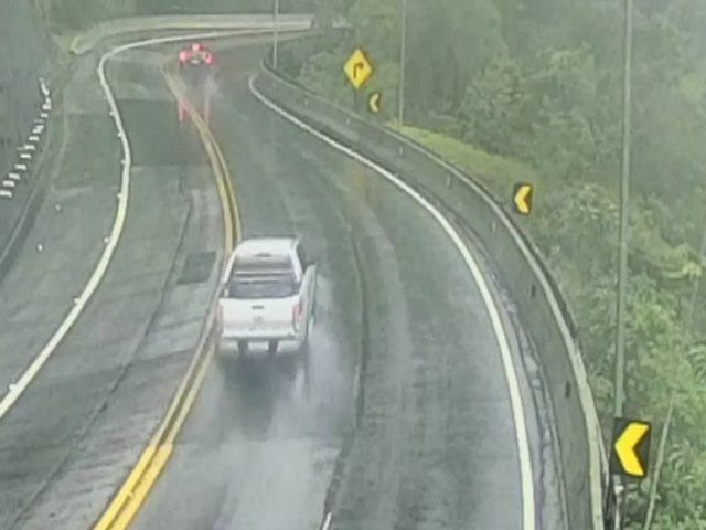 Pista da serra antiga da Tamoios  interditada devido  fortes chuvas