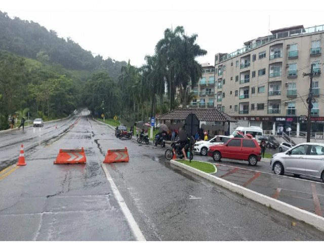 Rio-Santos tem novas interdies entre Ubatuba e Angra dos Reis devido as chuvas