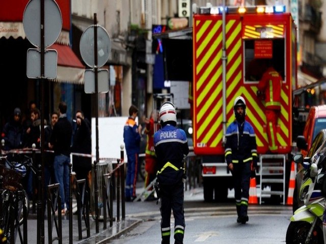 Trs mortos e trs feridos aps tiroteio no centro de Paris