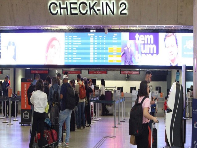 Greve dos aeronautas  suspensa at domingo para votao de nova proposta