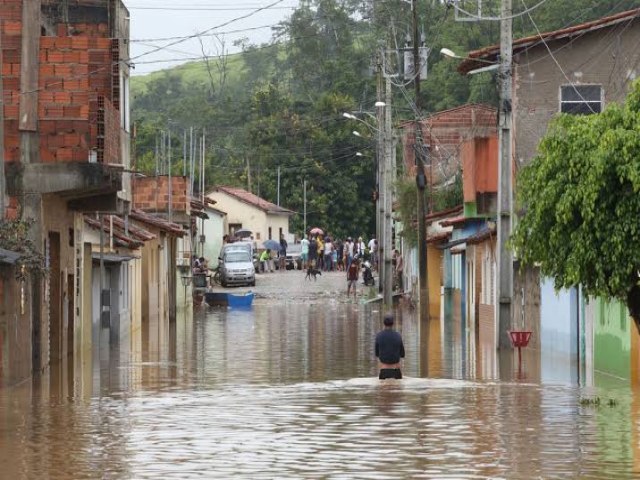 Chuvas em Minas Gerais deixam 10 mortos e mais de 7 mil e 300 desalojados