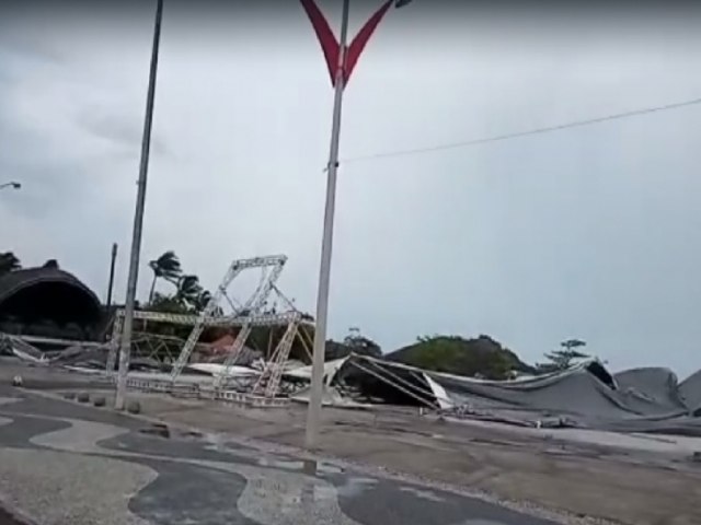 Vento forte derruba tenda da Praa da Cultura e rvores na regio central de Caragu