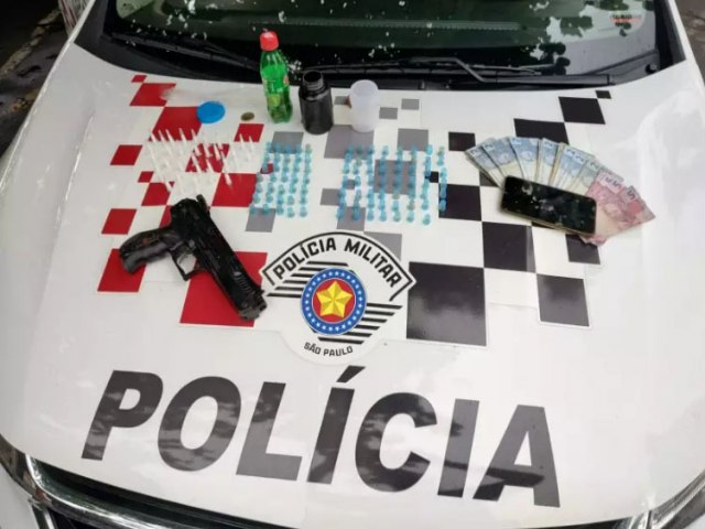 Polcia Militar prende traficante com simulacro de arma e apreende drogas em Aparecida