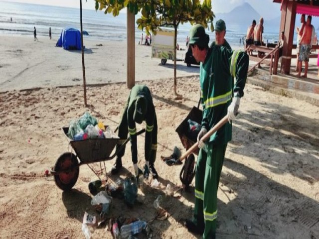 Em Ubatuba, 101 toneladas de lixo foram recolhidos das praias aps o rveillon