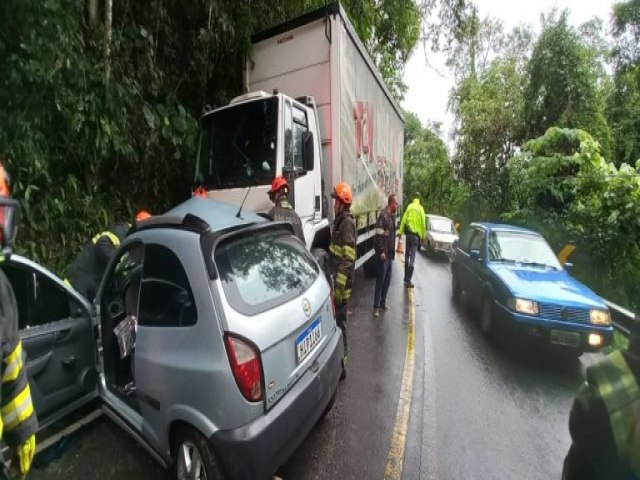 Gestante morre em acidente de trnsito em rodovia em Santo Antnio do Pinhal