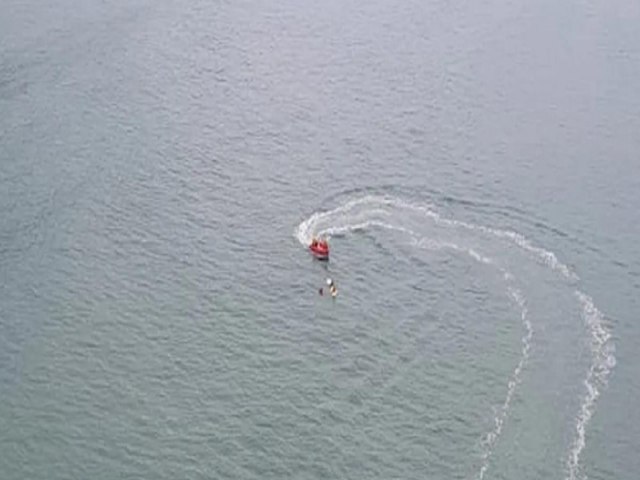 Criana de 10 anos fica  deriva em praia de Ubatuba