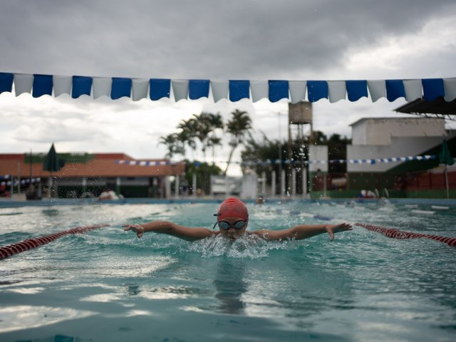 Frias na Piscina  diverso para crianas e adolescentes em Pinda