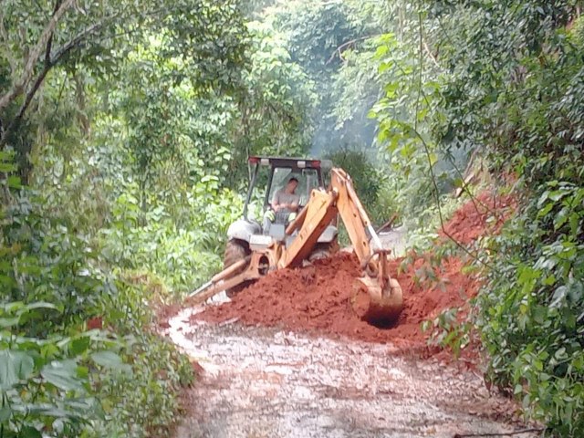 Fortes chuvas com queda de barreiras atingem rea rural de Pinda e Prefeitura executa atendimento emergencial