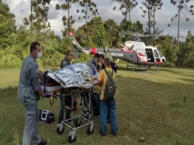 Homem  resgatado aps cair de torre de seis metros de altura em Campos do Jordo