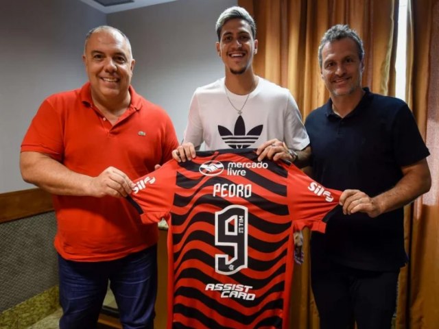 Flamengo anuncia renovao de contrato com o atacante Pedro