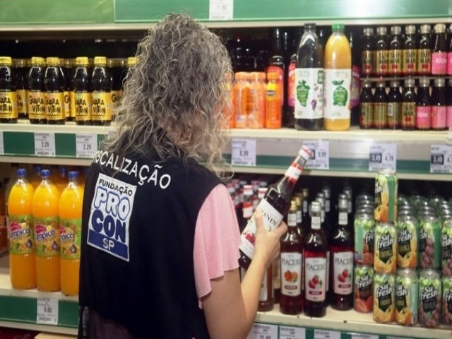 Caraguatatuba aplica mais de R$ 202 mil em multas e recolhe 365 kg de alimentos vencidos em supermercados