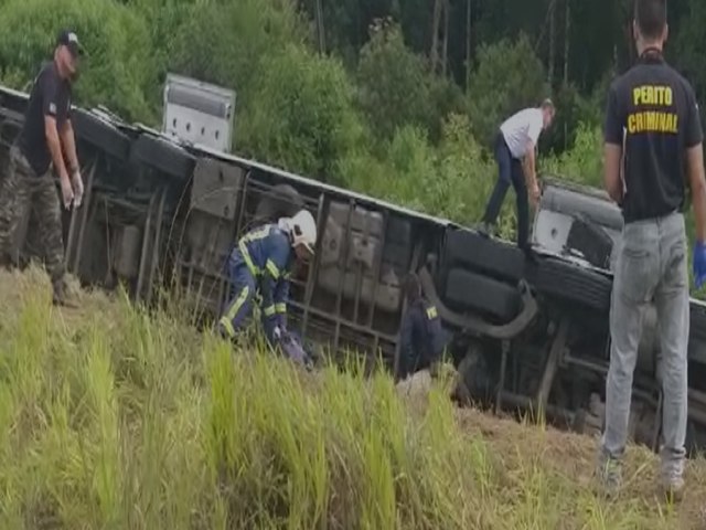 Acidente de nibus no Paran deixa ao menos sete mortos