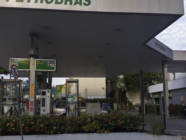 Petrobras anuncia reduo de R$ 0,40 no preo do diesel