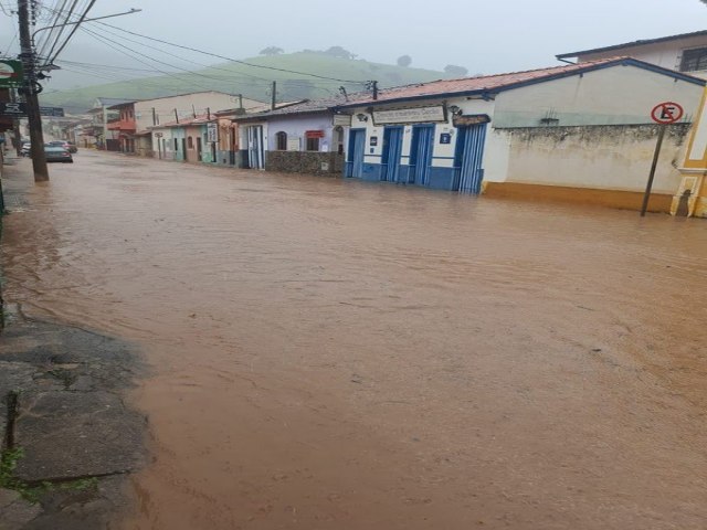 Chuva causa pontos de alagamento em So Luiz do Paraitinga