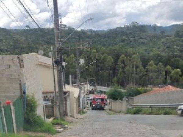 Carro atropela seis pessoas em frente a uma creche em Campos do Jordo e uma criana morre