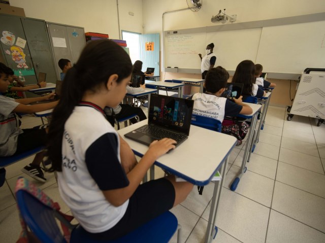 Pinda investe R$ 4,3 milhes e oferta aulas de ingls para estudantes da rede municipal