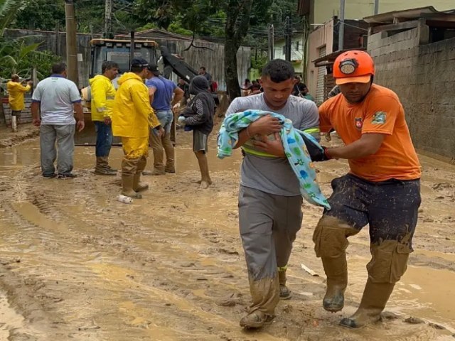 Sobe para 24 o nmero de mortos em decorrncia das chuvas no Litoral Norte de SP