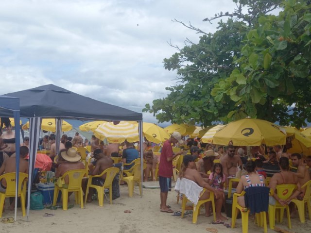 Apesar das chuvas, mortes e deslizamentos, Litoral Norte registra praias lotadas