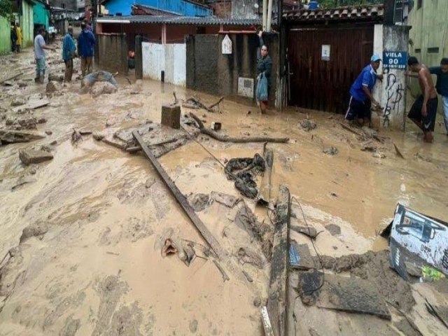 Corpos de vtimas de temporal devastador chegam ao IML de So Sebastio; ao menos 4 so crianas