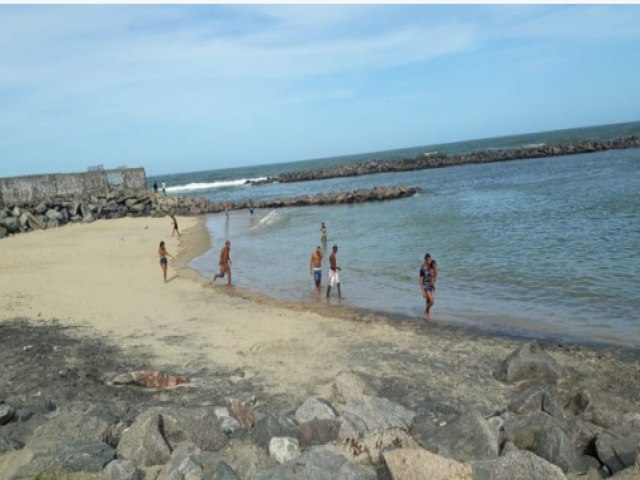 Surfista atacado por tubaro em praia de Recife est em estado grave