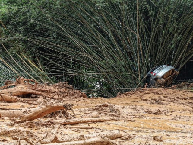 Nmero de mortes devido as chuvas no Litoral  atualizado para 57 no final desta sexta