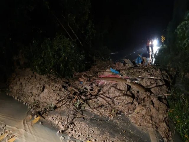 So Sebastio tem novo deslizamento aps chuva nesta madrugada (28)