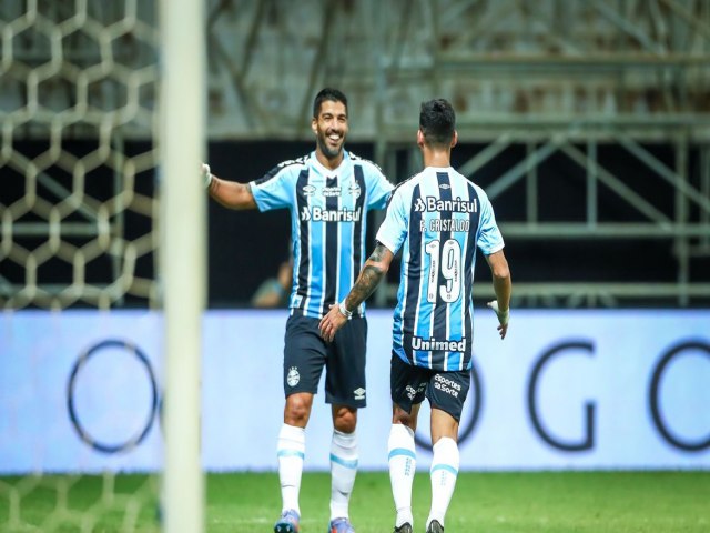 Grmio vence no Man Garrincha e avana na Copa do Brasil