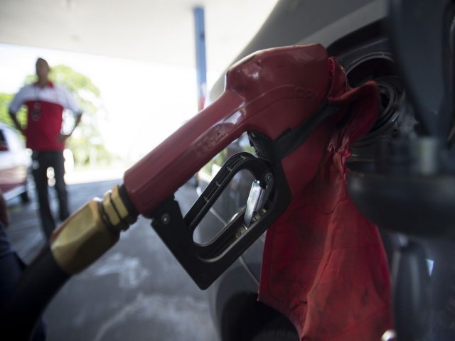 Governo d prazo de 5 dias para denncia de preo abusivo da gasolina