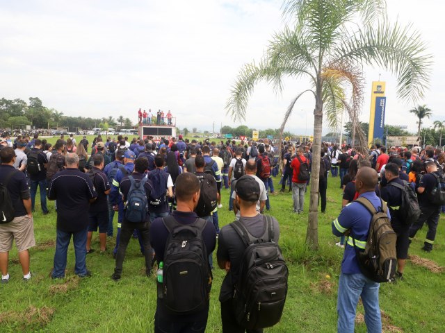 Trabalhadores da Gerdau em Pinda fazem paralisao por mudana na jornada