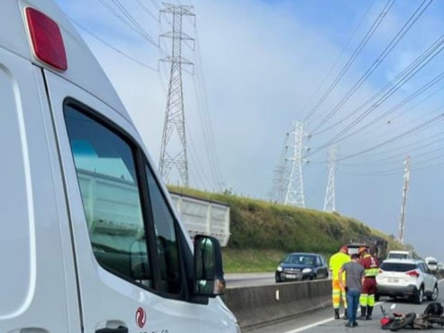 Motociclista, de 22 anos, morre atropelada por caminho na Via Dutra em Taubat