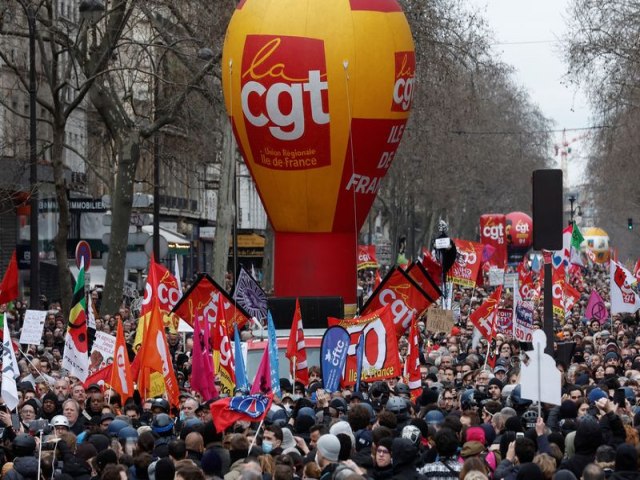 Frana enfrenta mais um dia de protestos contra reforma previdenciria de Macron