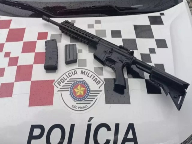 Homem ameaa dono de adega em Taubat com fuzil de brinquedo