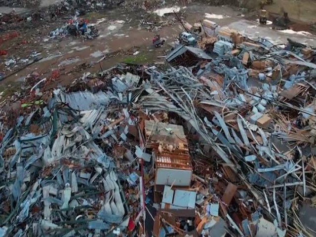 Tornado deixa 26 mortos e causa estragos nos Estados Unidos