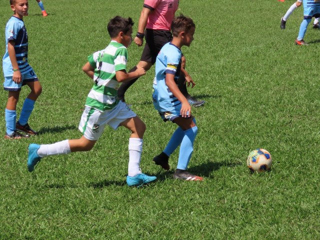 Categoria de base do futebol movimenta campos em Pindamonhangaba