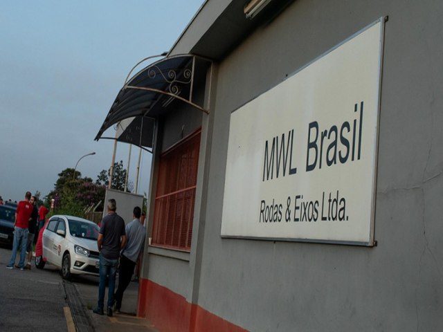 Tentativa de furto  antiga MWL em Caapava termina em fuga e acidente