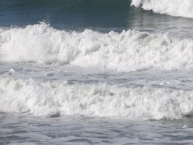 Marinha do Brasil faz alerta de ondas com at 2,5 metros entre os dias 28 e 29/3