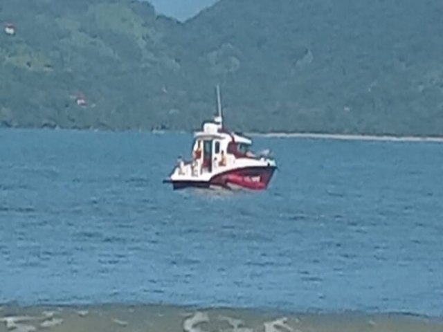 Bombeiros localizam corpo de turista que morreu afogado na praia do Lzaro em Ubatuba