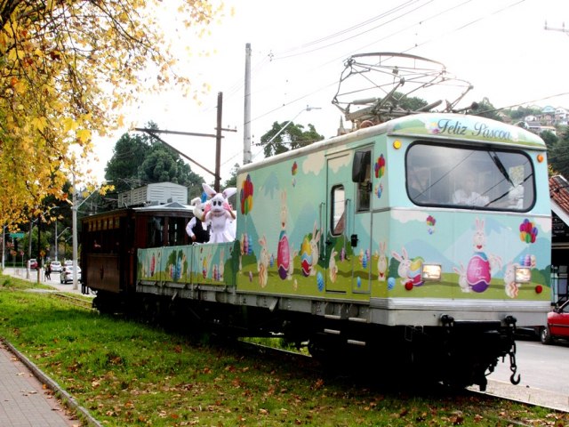 Desfiles do tradicional bondinho prometem encantar o pblico neste feriado de Pscoa em Campos do Jordo